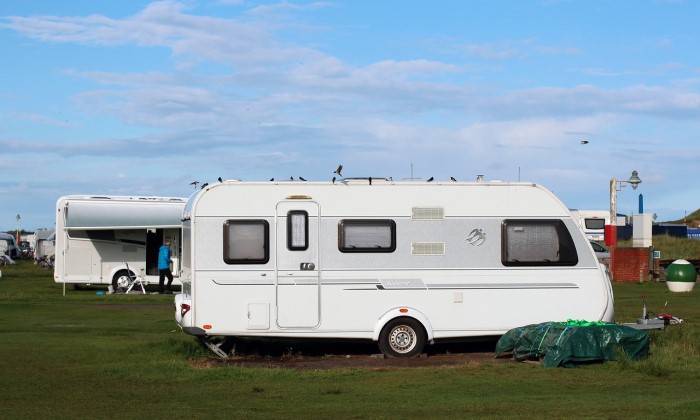 Schimmel in de caravan: oorzaken, gevolgen en oplossingen